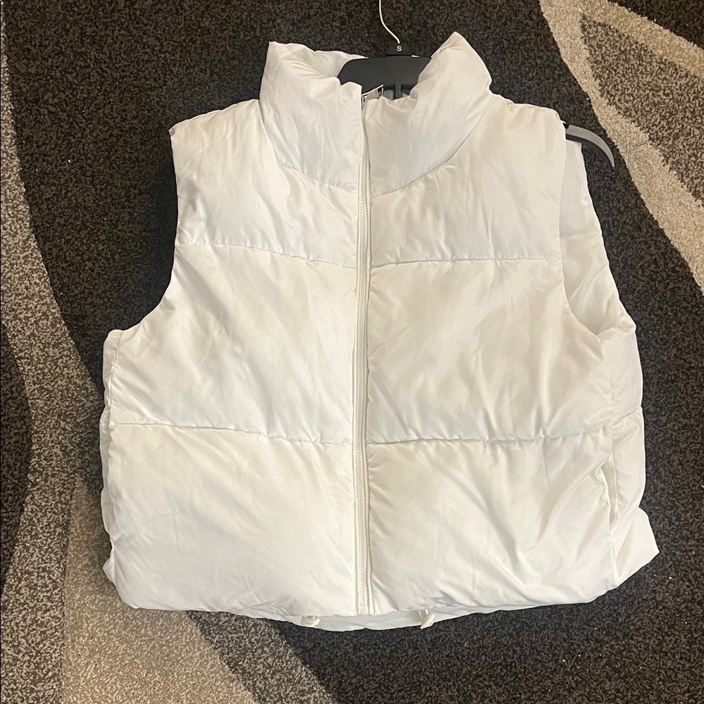 Charlotte Russe White Puffer Vest | Size M